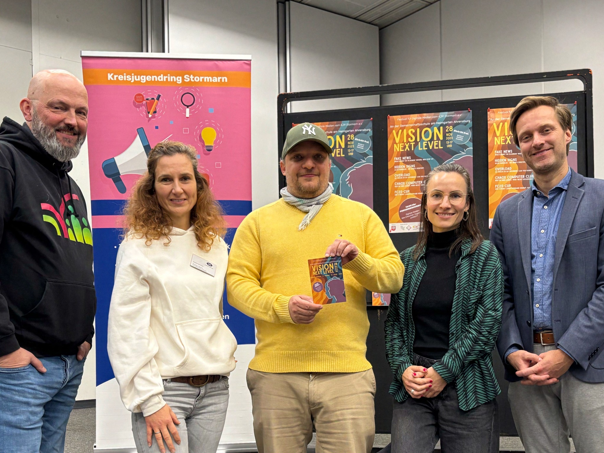 Die beiden Schulleiter des EKG, Benjamin Wöhl, und der Gemeinschaftsschule, Thomas Gehrke, mit dem Vision-Team.